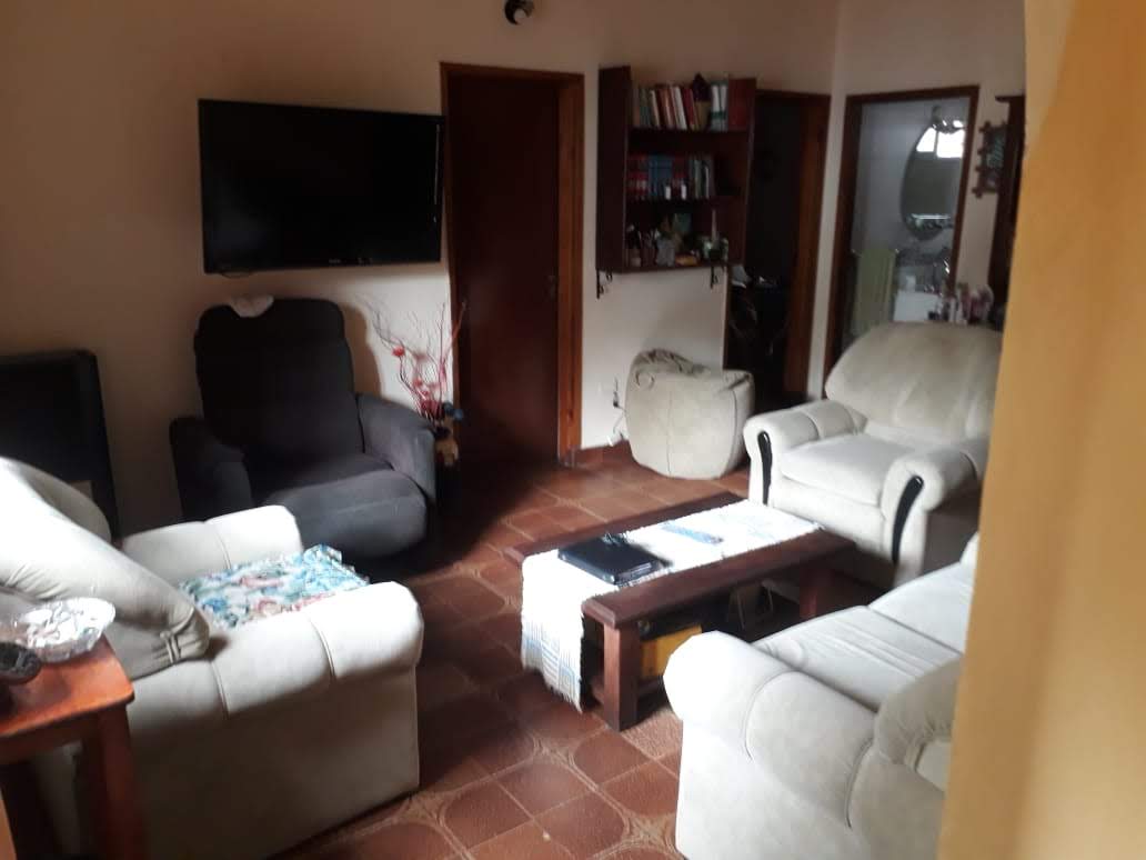 Casa en Venta con Local Comercial, 3 Dormitorios y Lote Propio de 300 m²