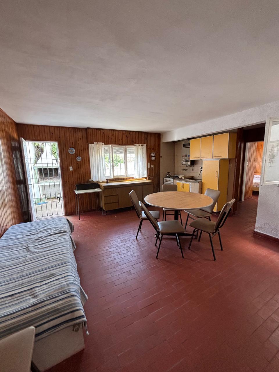 Departamento en Venta de 3 Ambientes con Patio y Parrilla en Planta Baja Mar de Ajo 